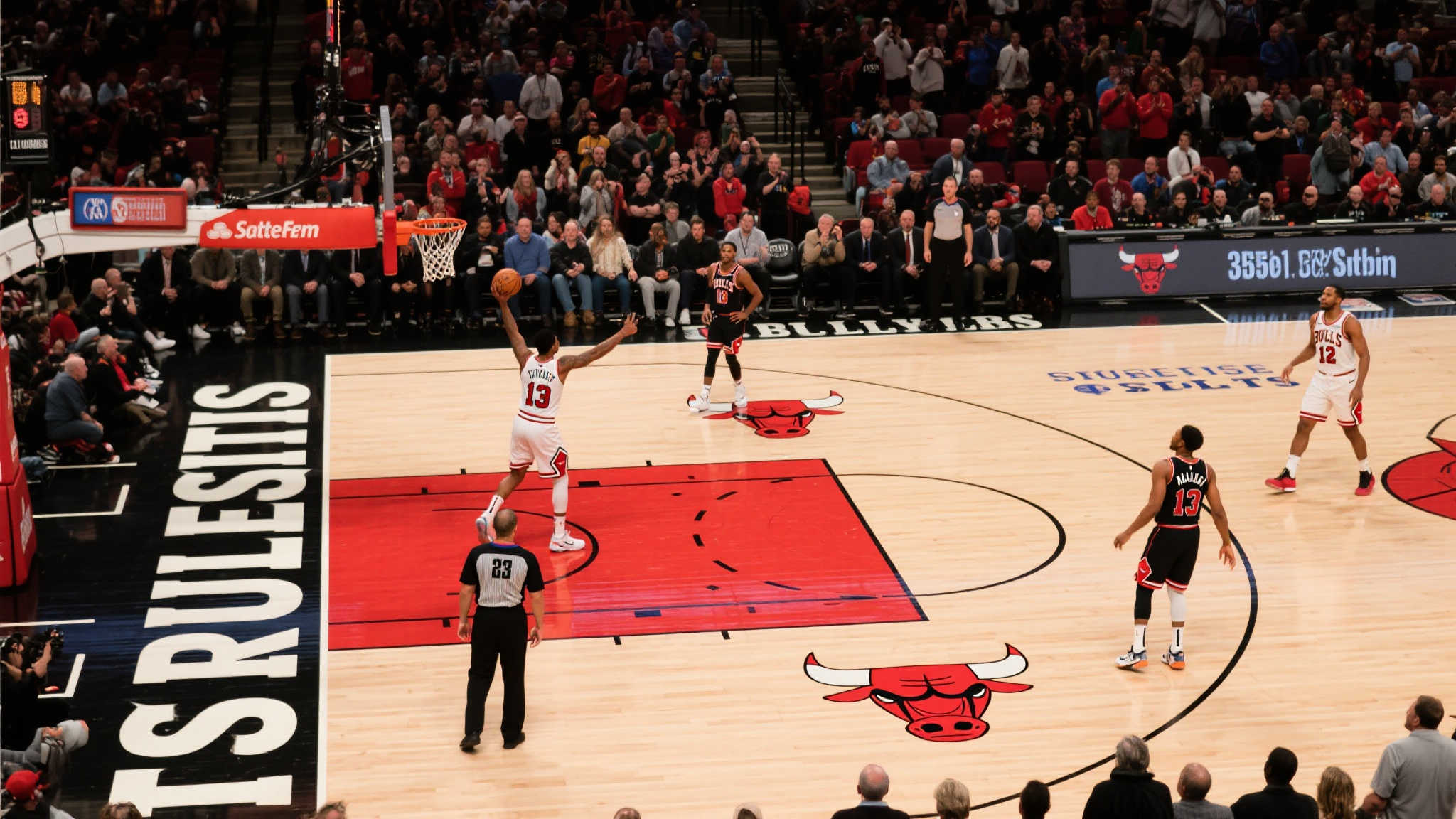 同是关键时刻逆天改命,麦迪35秒13分为何家喻户晓,而穆雷32秒12分却鲜有人知? 每当提起NBA史上的经典时刻,麦迪35秒13分总能